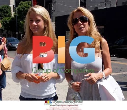 Kathy Lee Gifford and Cassidy Erin Gifford shopping in LA