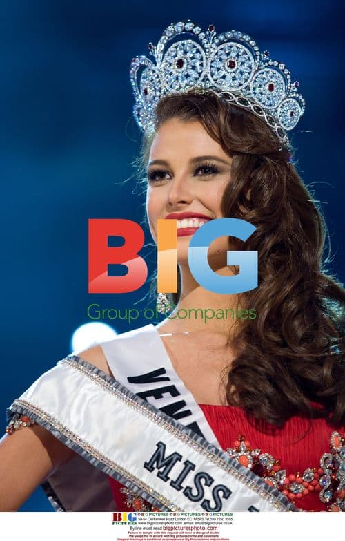 Miss Venezuela Stefania Fernandez crowned Miss Universe 2009