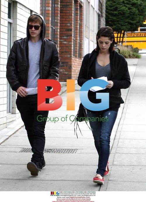 Xavier Samuel & Ashley Greene on 'Eclipse' set