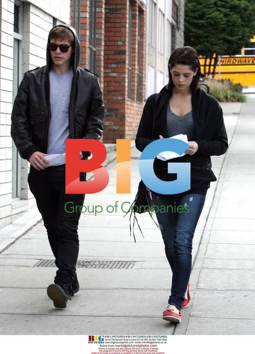Xavier Samuel & Ashley Greene on 'Eclipse' set