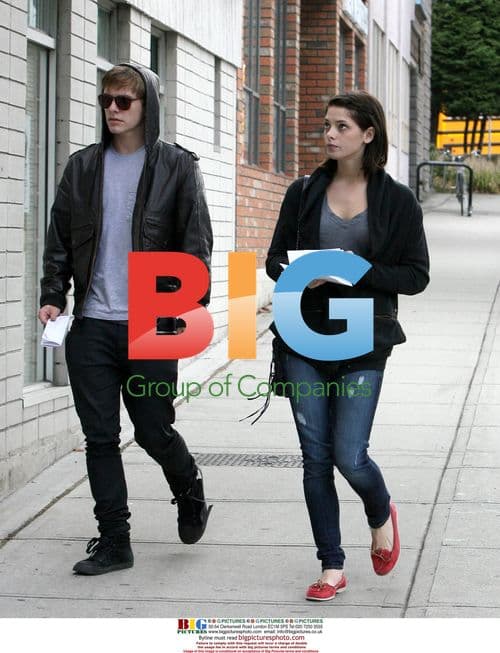 Xavier Samuel and Ashley Greene on set of 'Twilight'