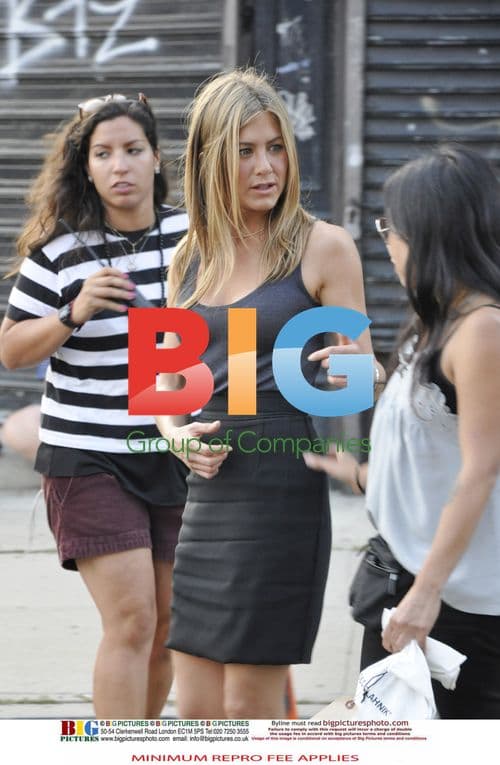 Jennifer Aniston and Gerard Butler on The Bounty set