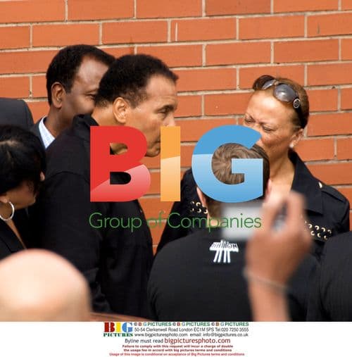 Muhammad Ali visits Ricky Hatton's gym