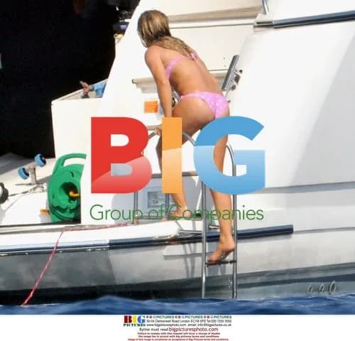 Geri Halliwell on Holiday in France