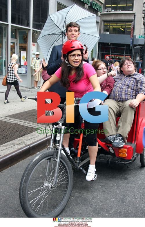 Michael Urie and America Ferrera on 'Ugly Betty' set