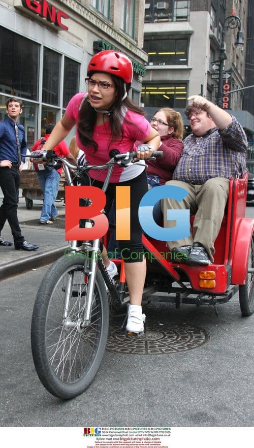 Michael Urie and America Ferrera on 'Ugly Betty' set