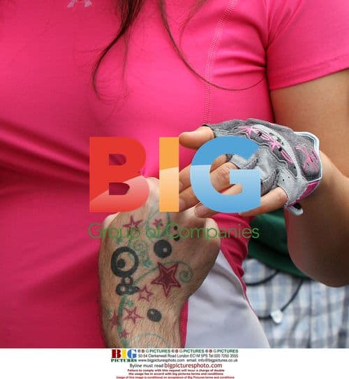 Michael Urie and America Ferrera on 'Ugly Betty' set