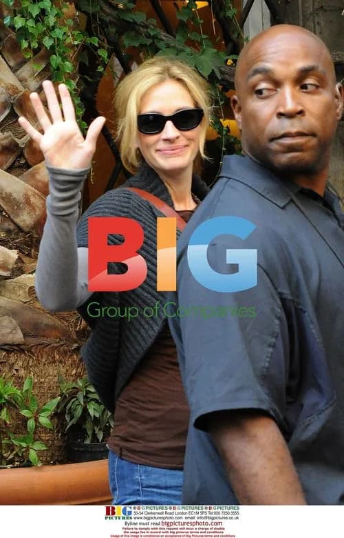 Julia Roberts filming 'Eat Pray Love' in Rome
