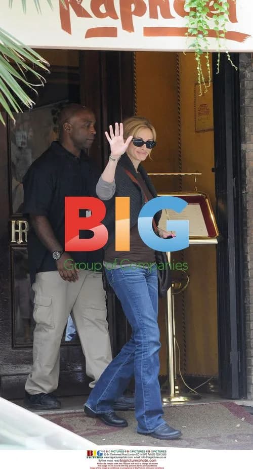 Julia Roberts filming 'Eat Pray Love' in Rome