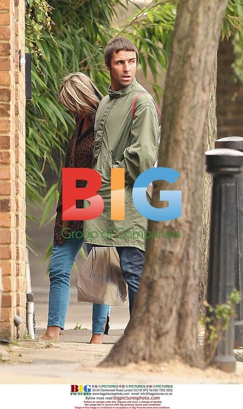 Liam Gallagher and Nicole Appleton shopping