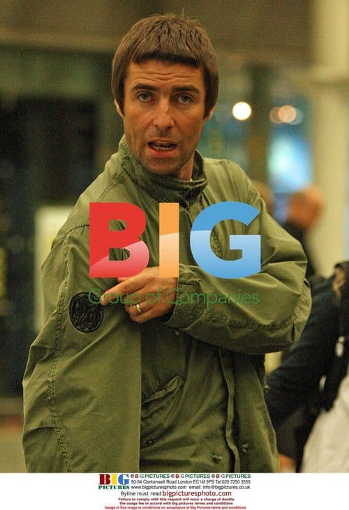 Liam Gallagher meets Oasis bandmates at London station