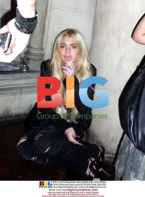 Lindsay Lohan Smoking on Hollywood Floor