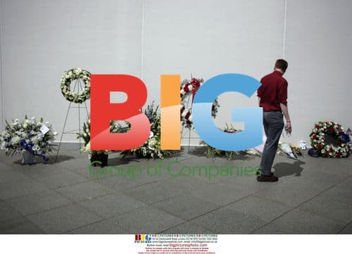 Visitor pauses at Kennedy Library after Sen. Kennedy's death