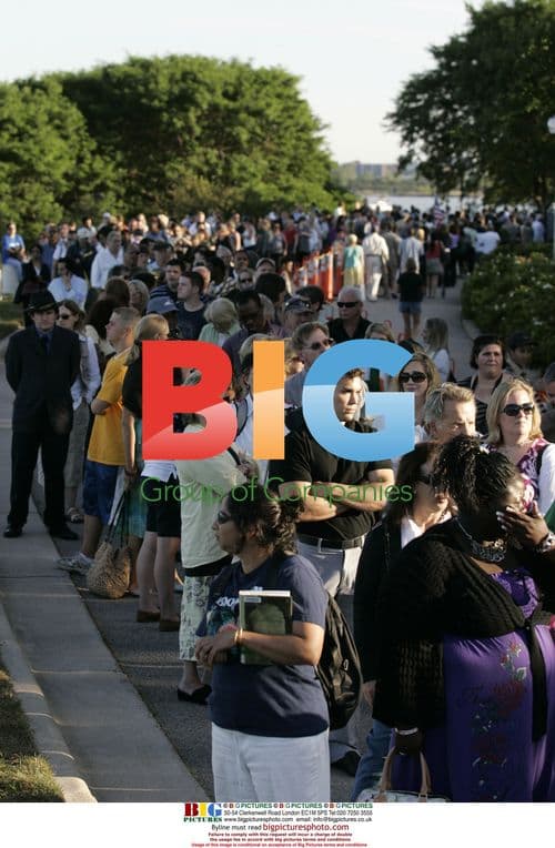 Senator Edward Kennedy's Casket Viewing