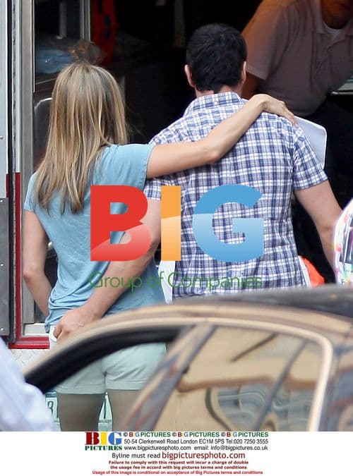 Jennifer Aniston and Gerard Butler on 'The Bounty' set