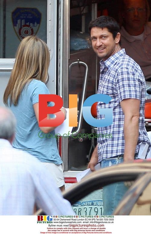 Jennifer Aniston and Gerard Butler on 'The Bounty' set