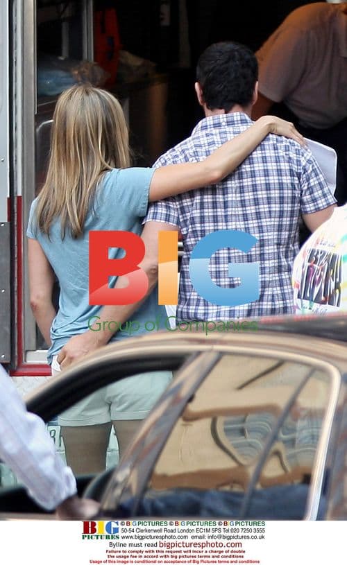 Jennifer Aniston and Gerard Butler on 'The Bounty' set