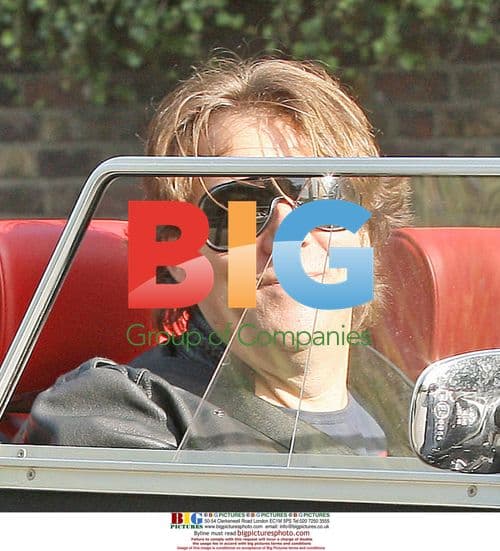 Jonathan Ross drives Morgan V8 in London