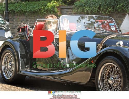 Jonathan Ross drives Morgan V8 in London