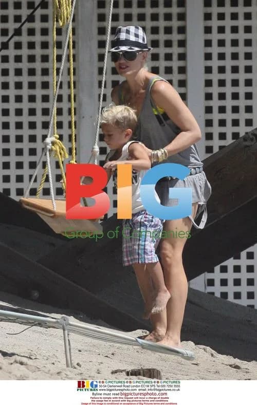 Gwen Stefani and Gavin Rossdale at Malibu Beach