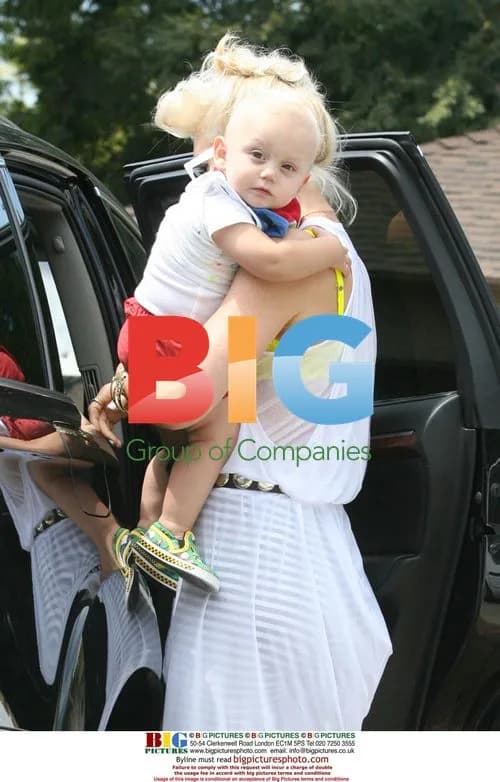 Gwen Stefani and son Zuma at house party