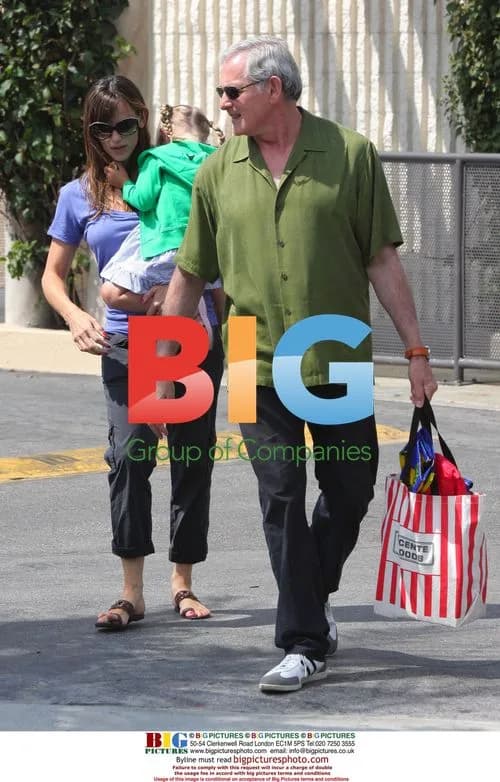 Jennifer Garner and Daughter Grocery Shopping