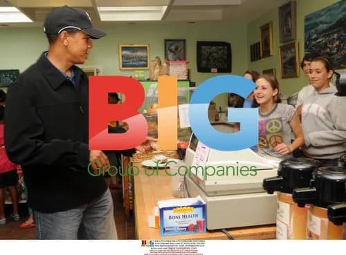 Obama Family Buys Snacks in West Tisbury, MA
