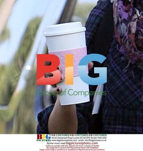 Jessica Alba delivers gift in LA