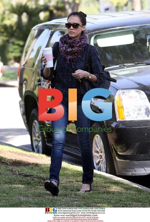Jessica Alba Visiting Friend's Home