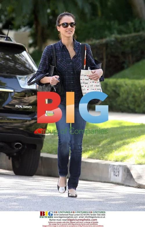 Jessica Alba Delivering Present in LA