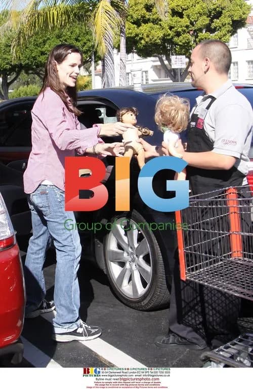 Jennifer Garner and Daughter Violet Shopping