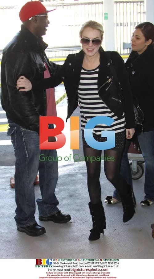 Lindsay Lohan Leaves NYC for LA