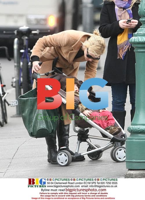 Cate Blanchett enjoys coffee in Manhattan