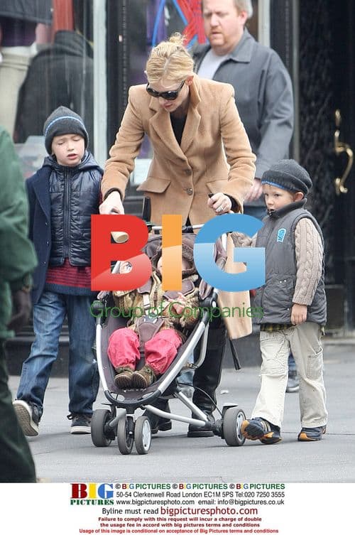 Cate Blanchett strolls in NYC