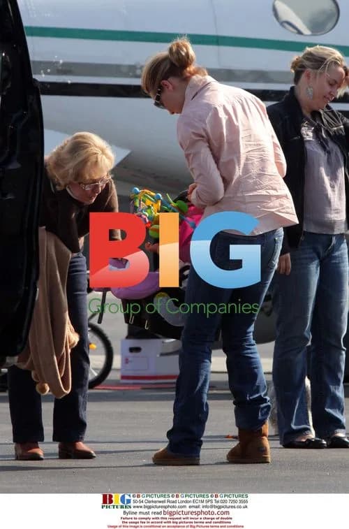 Katherine Heigl and Josh Kelley depart in private jet