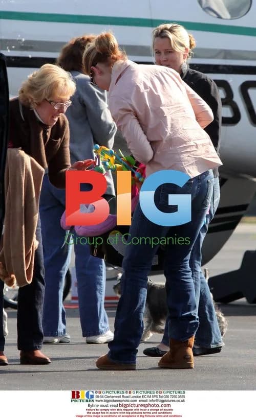 Katherine Heigl and Josh Kelley depart private jet