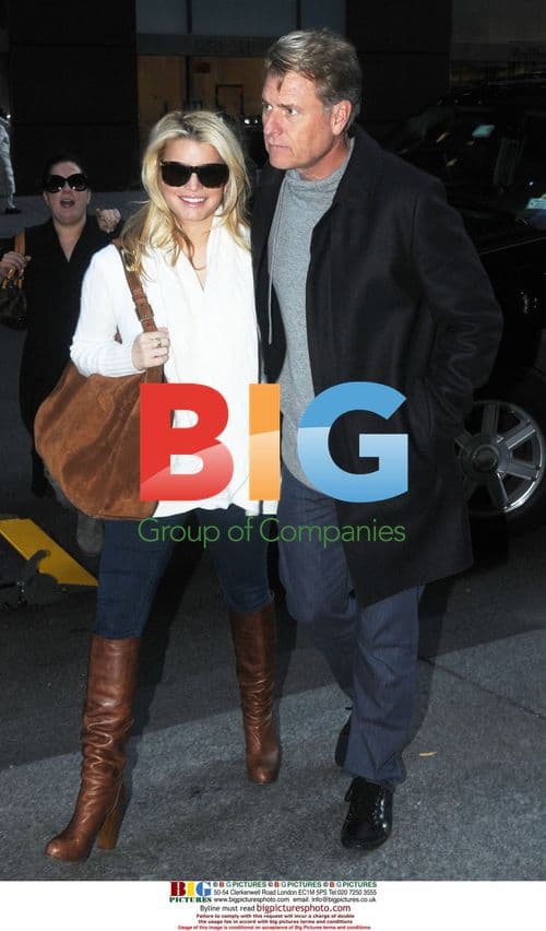 Jessica Simpson spotted with father in NYC