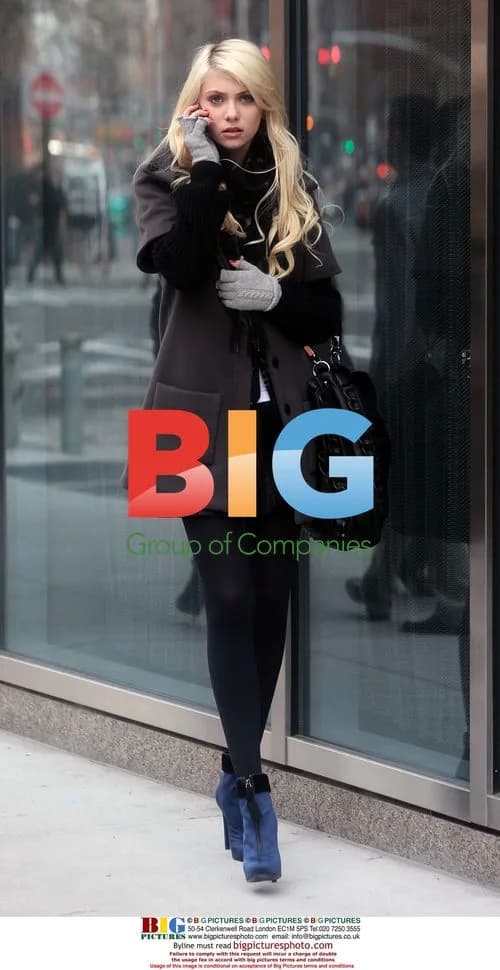 Taylor Momsen on 'Gossip Girl' set