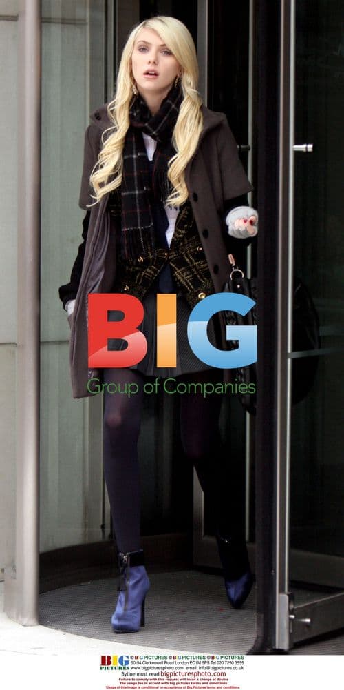 Taylor Momsen on 'Gossip Girl' set