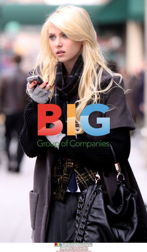 Taylor Momsen filming 'Gossip Girl'