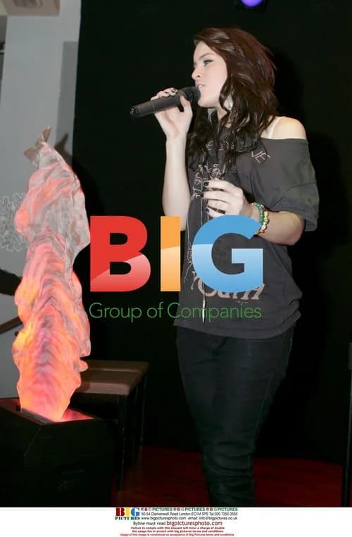 Lucie Jones Performs at Chicago Rock Cafe