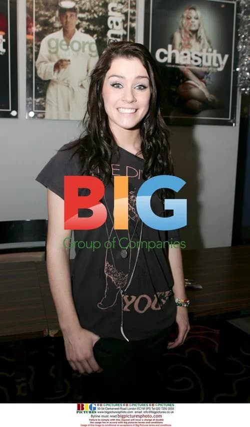 Lucie Jones Performs at Chicago Rock Cafe in Coventry