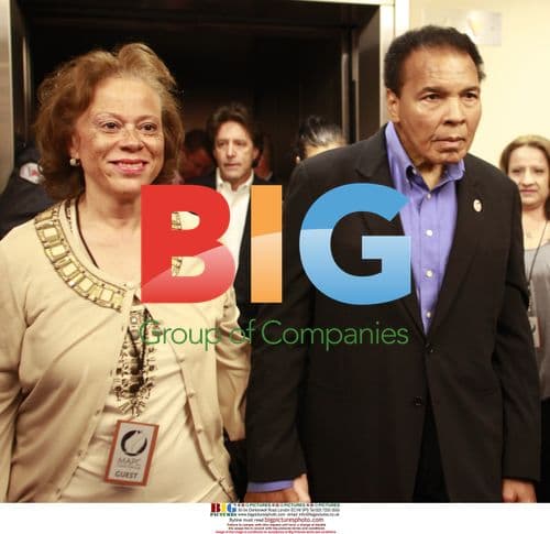 Mohammad Ali tours Parkinson Center