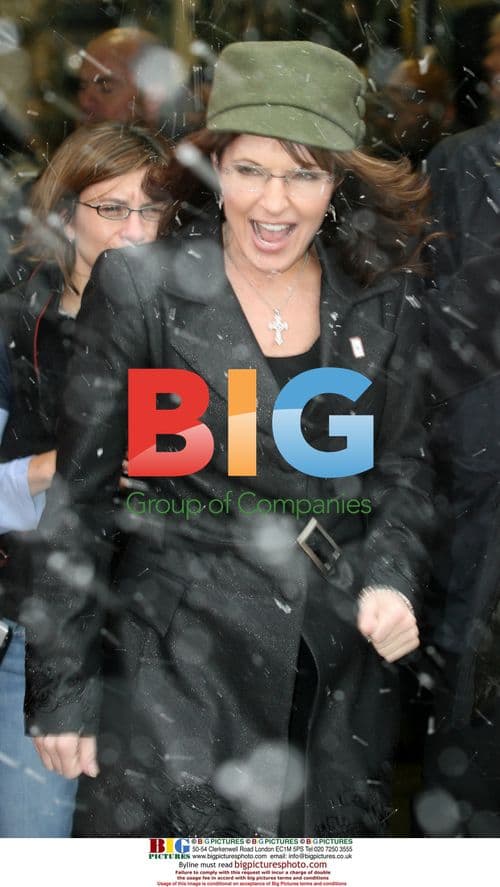 Sarah Palin and family at book signing