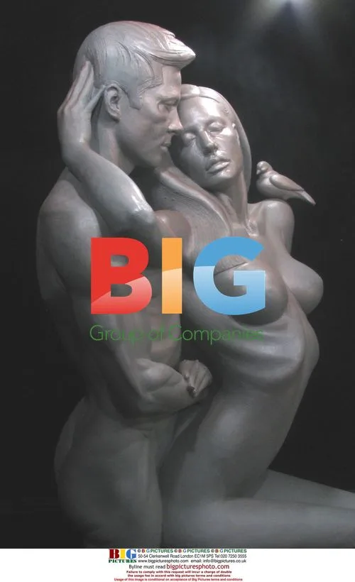 Brad Pitt and Angelina Jolie Sculpture