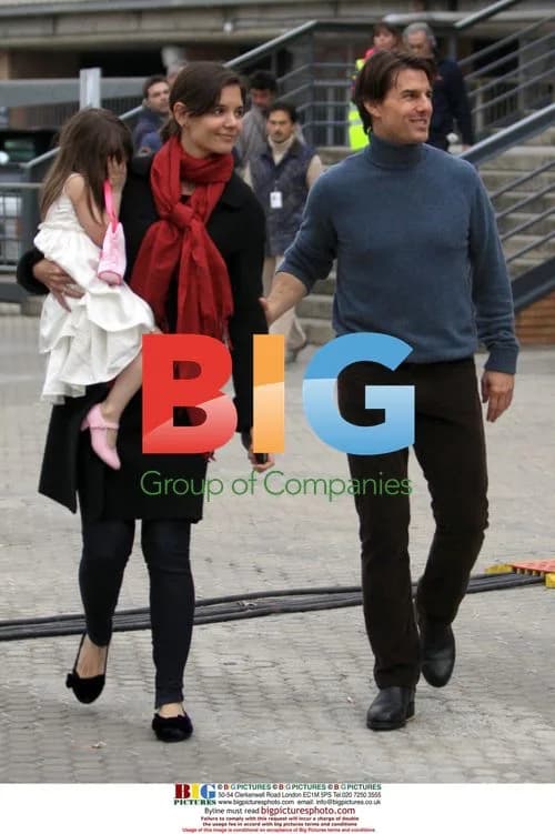 Katie Holmes visits Tom Cruise on Knight and Day set
