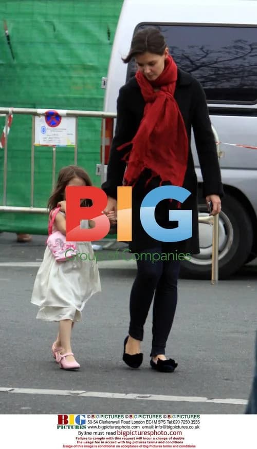 Katie Holmes and Suri visit Tom Cruise on Knight and Day set