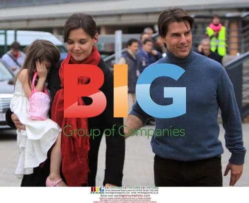 Katie Holmes visits Tom Cruise on Knight and Day set