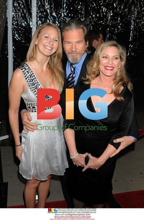 Isabelle Bridges, Jeff Bridges & Susan Bridges at "Crazy Heart" LA Premiere