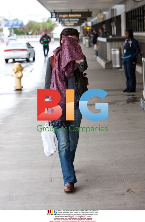 Evangeline Lilly arrives at LAX